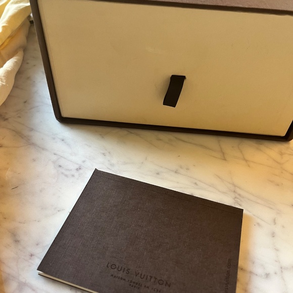 Louis Vuitton heals - Picture 2 of 8